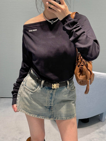M 25 navy blue long-sleeved sweater with one-shoulder collar
