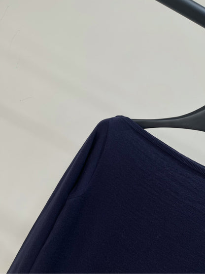 M 25 navy blue long-sleeved sweater with one-shoulder collar