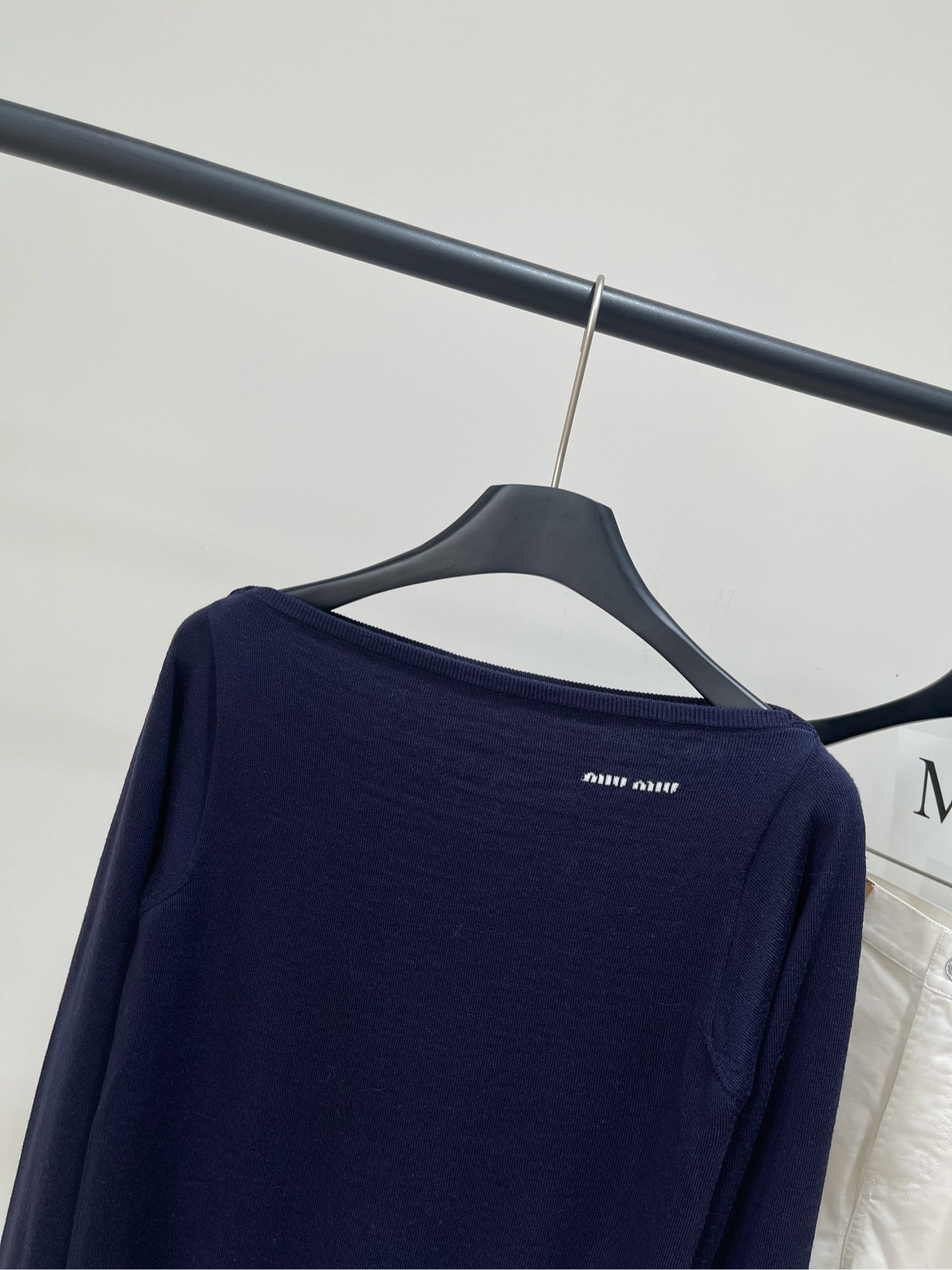 M 25 navy blue long-sleeved sweater with one-shoulder collar