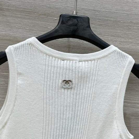 25 autumn and winter new product heart logo intarsia knitted vest