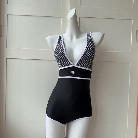 D swimsuit
