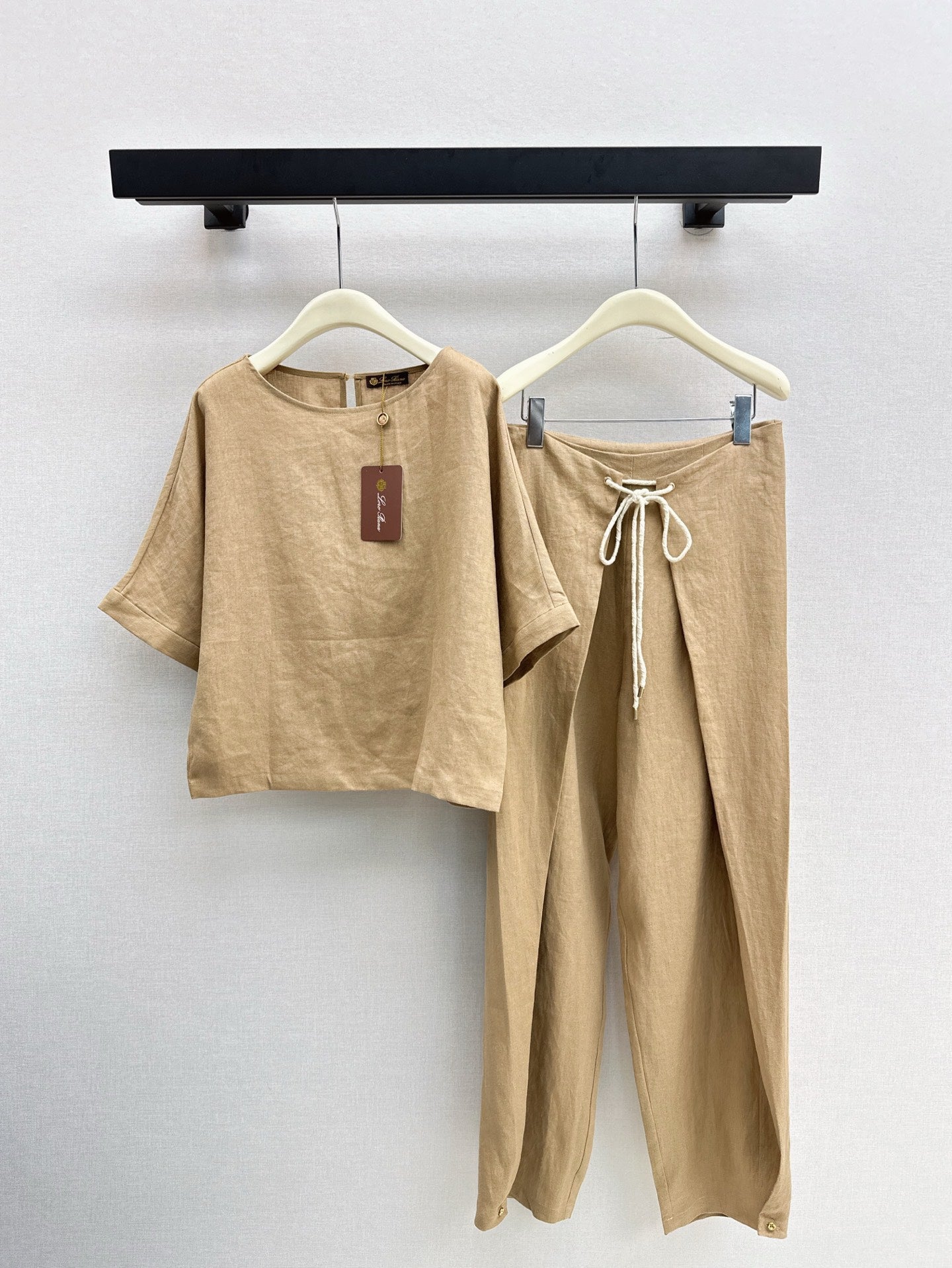Lo 25ss linen suit