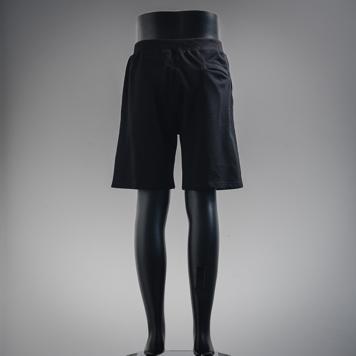 25ss Black and red badge embroidered shorts