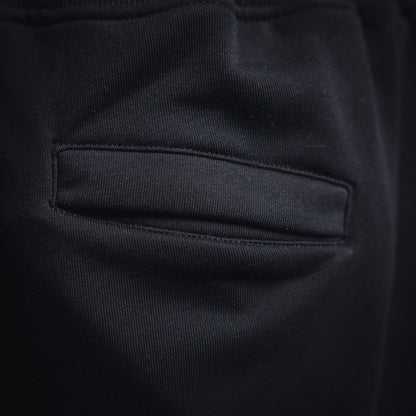 25ss Black and red badge embroidered shorts
