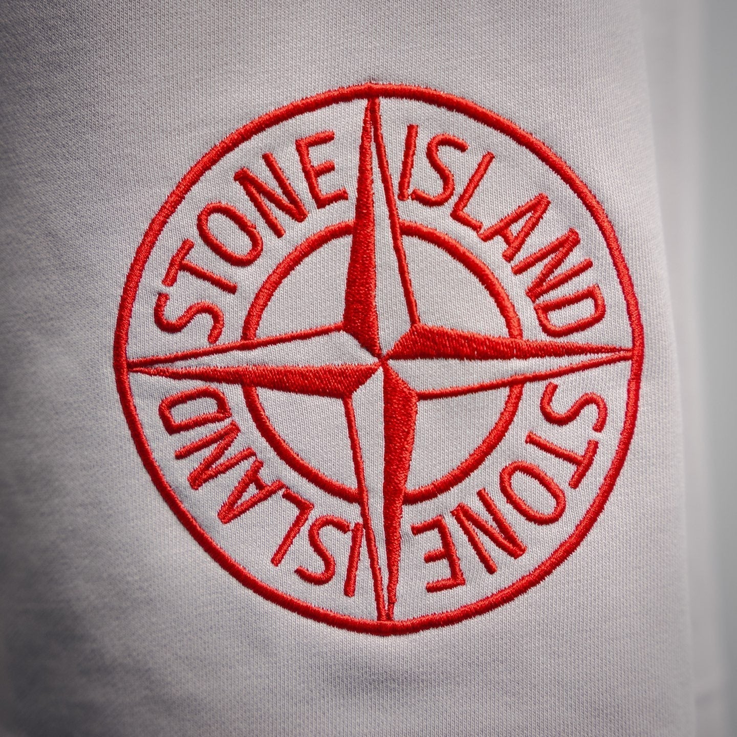 25ss Black and red badge embroidered shorts