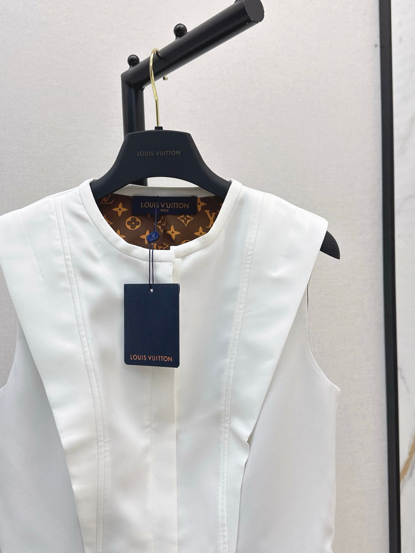 25ss sleeveless shirt