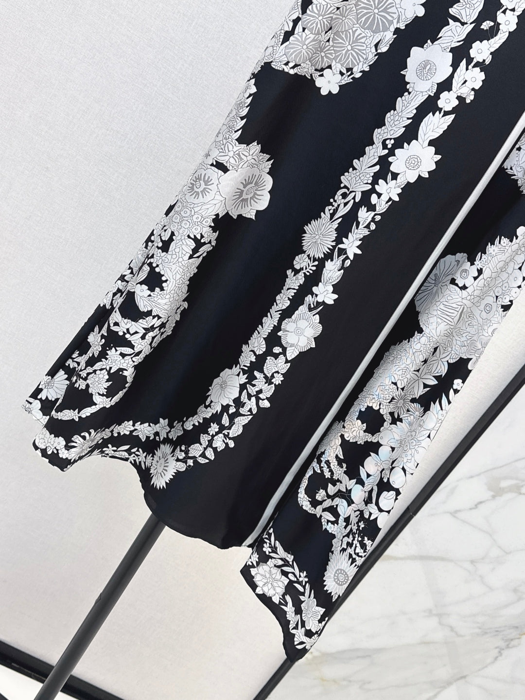 25ss Silk skirt