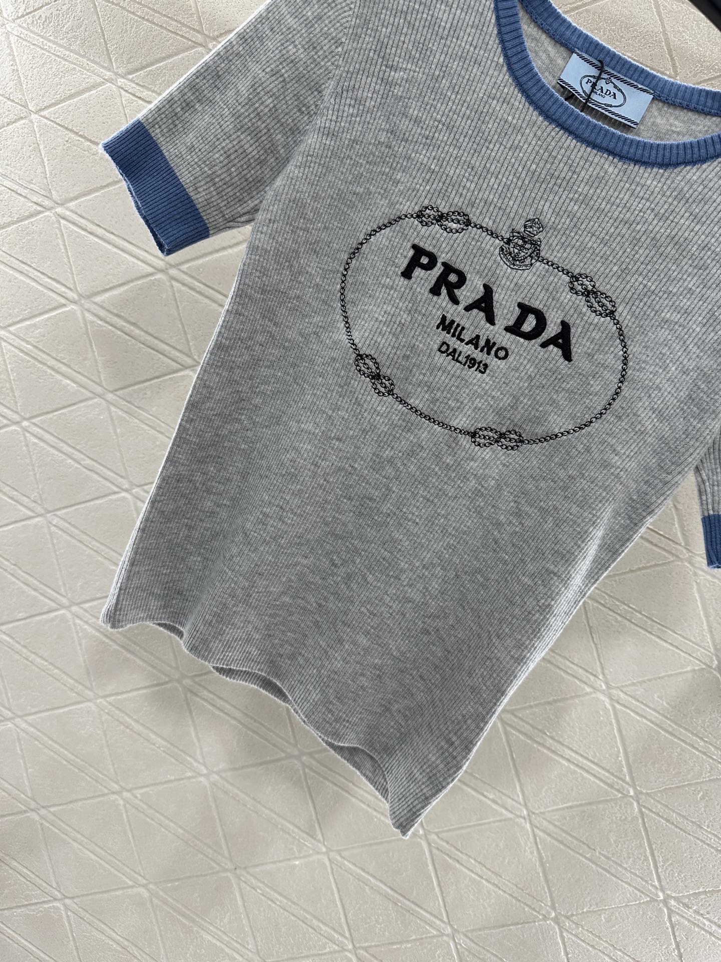 25 new product Embroidered knitted short sleeves
