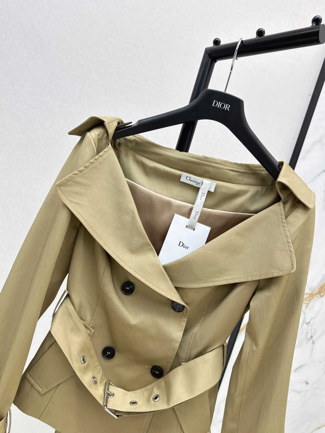 25fw off-shoulder jacket