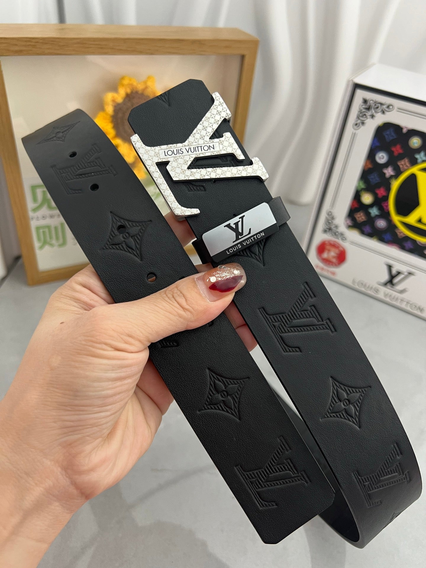 25 L leather belt