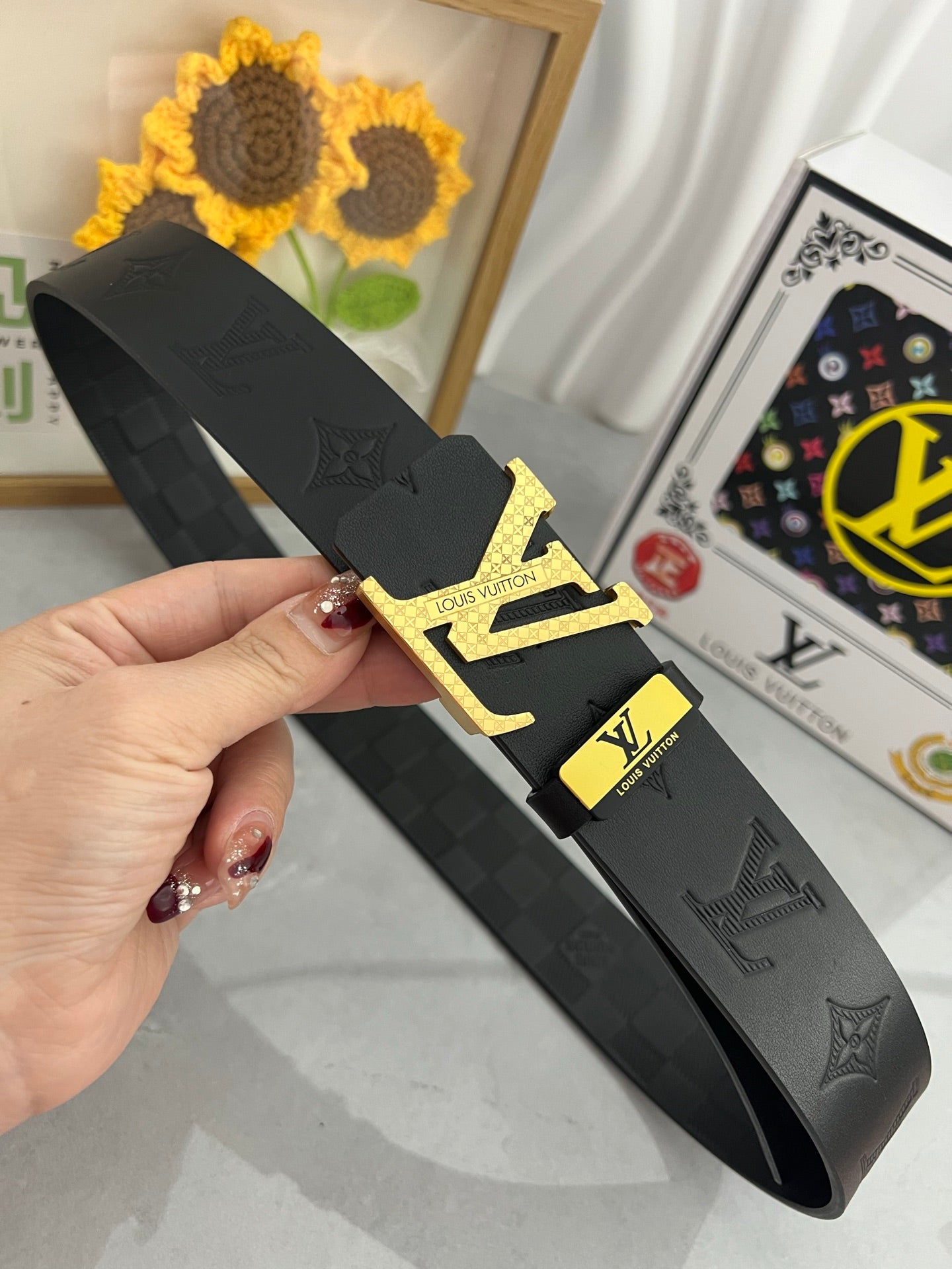 25 L leather belt