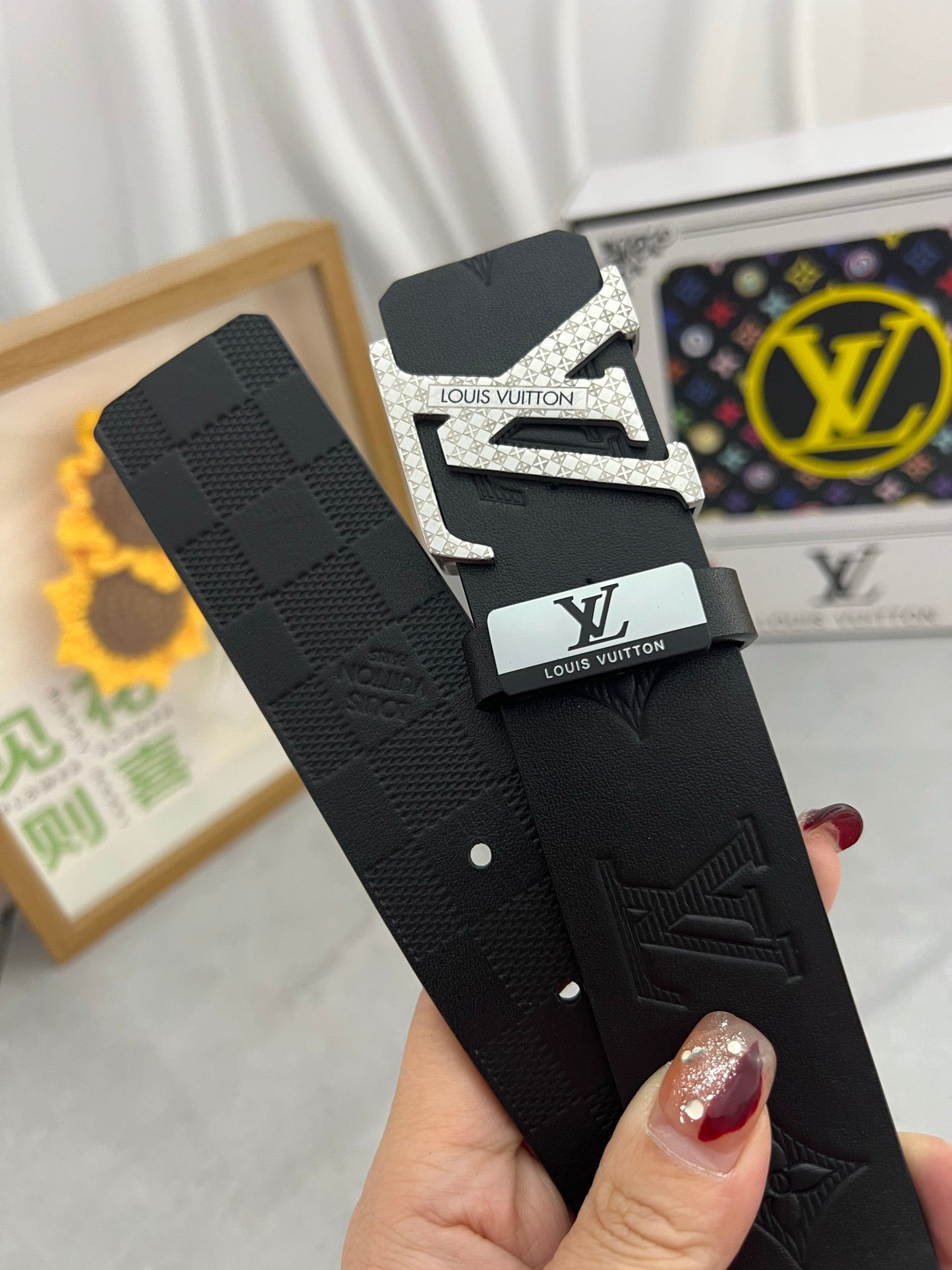 25 L leather belt
