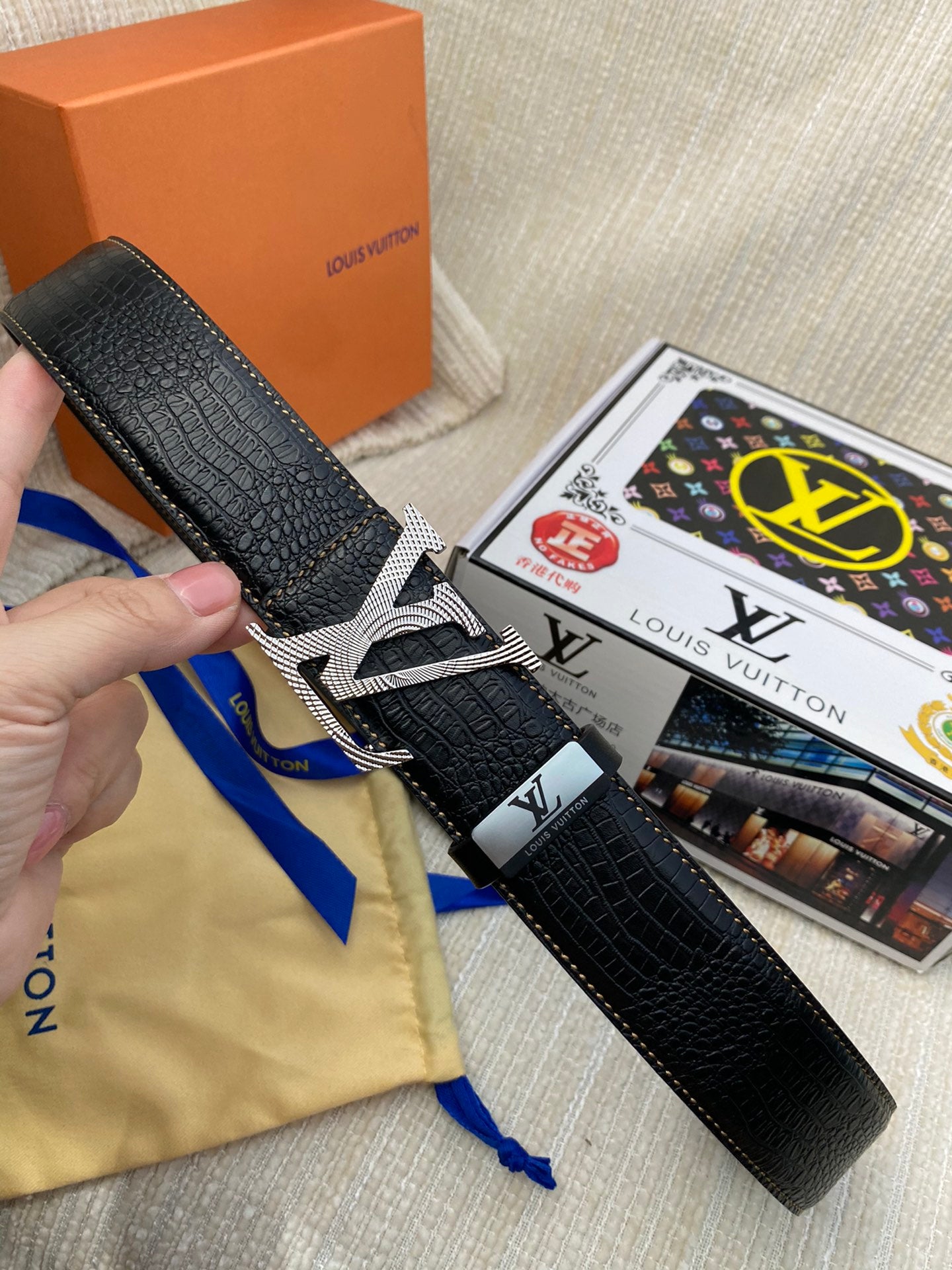 25 L leather belt