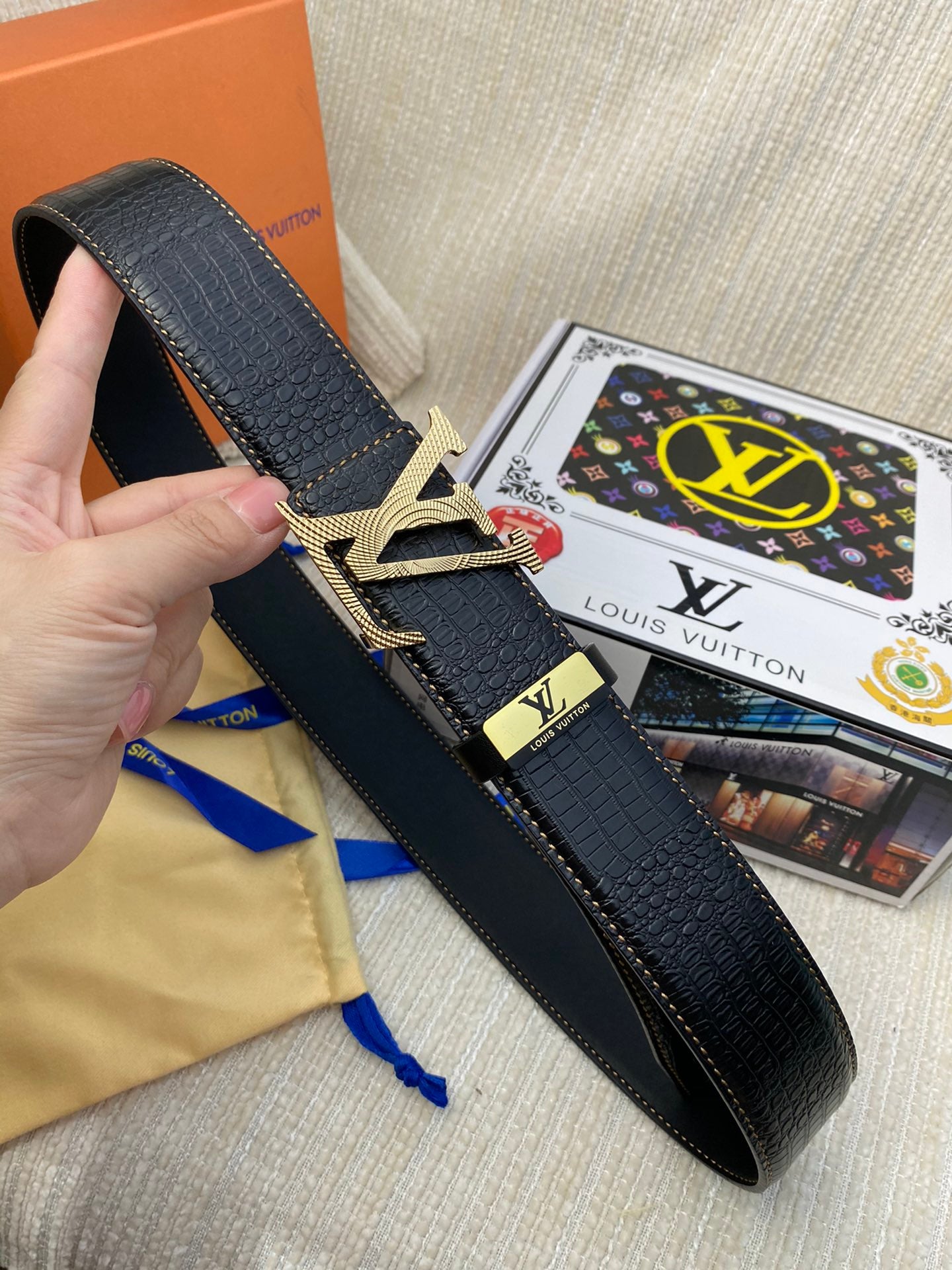 25 L leather belt
