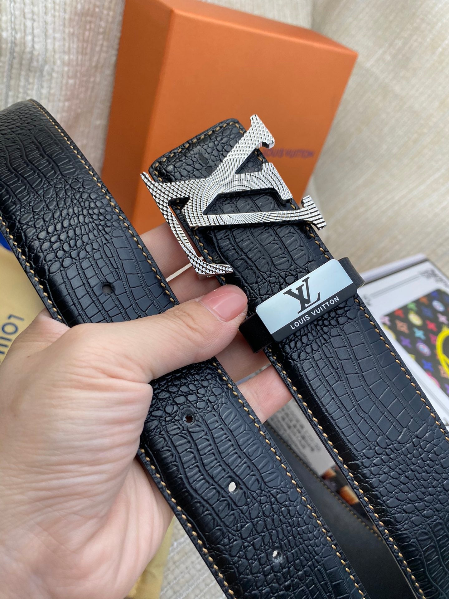 25 L leather belt